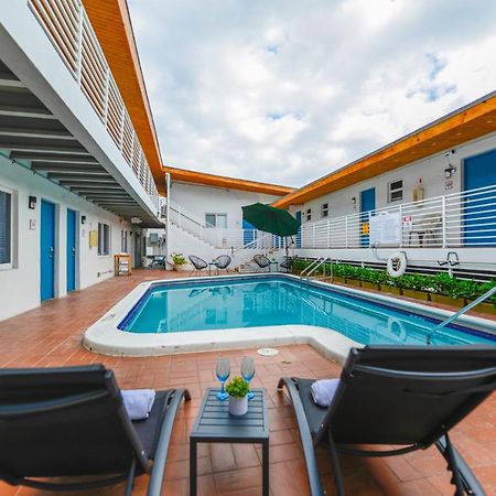 Cozy 1 Bedroom With Pool Steps From The Beach #47 Hollywood Exterior photo