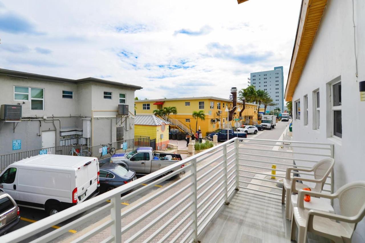 Cozy 1 Bedroom With Pool Steps From The Beach #47 Hollywood Exterior photo