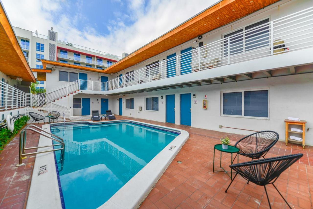 Cozy 1 Bedroom With Pool Steps From The Beach #47 Hollywood Exterior photo